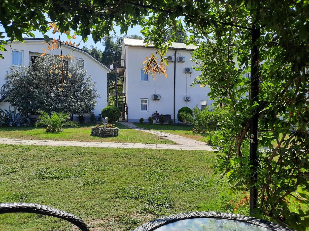 Hotel Pshada Pizunda Bagian luar foto